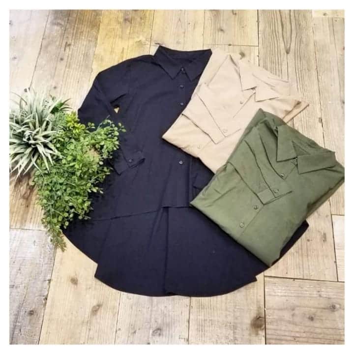 furryrate officialのインスタグラム：「【2019 autumn collection】 ▶Tops #コットンレーヨンバックフレアシャツ No.47115488 ブラック/ベージュ/カーキ ¥9,790- . . #furryrate #furry #ファーリーレート #ファーリー  #ブラウス #シャツ #バックフレア #tops #秋 #style #ロングシャツ #トップス #ロング #シンプル #simple #フレア #autumn #autumnfashion　#autumncollection」
