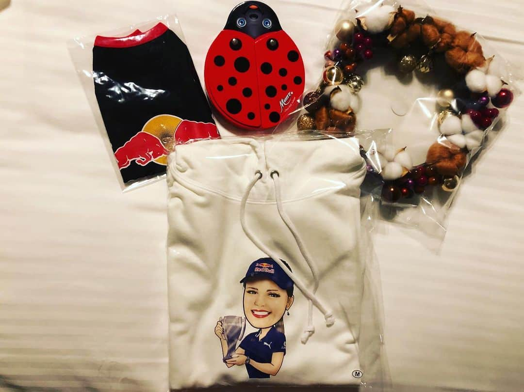 レクシー・トンプソンさんのインスタグラム写真 - (レクシー・トンプソンInstagram)「My fans over here in Japan are truly amazing! They even got Leo a little redbull outfit 🙈 #soblessed #grateful」11月8日 15時32分 - lexi