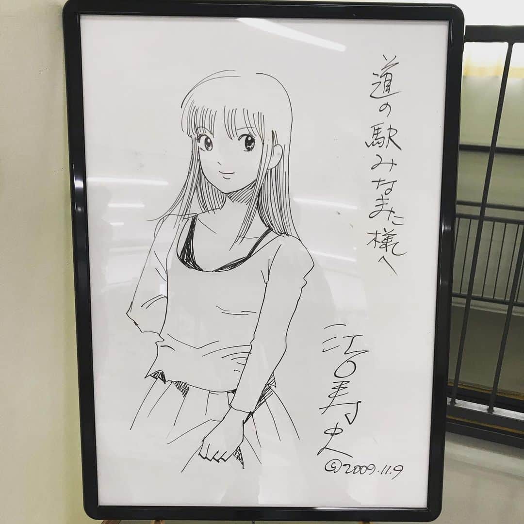江口寿史のインスタグラム：「水俣市役所に飾られていたけっこうなデカさのサイン。日付は2009年11月9日！ちょうど10年前の今日頃！こんなん描いたの忘れてたわ〜。」