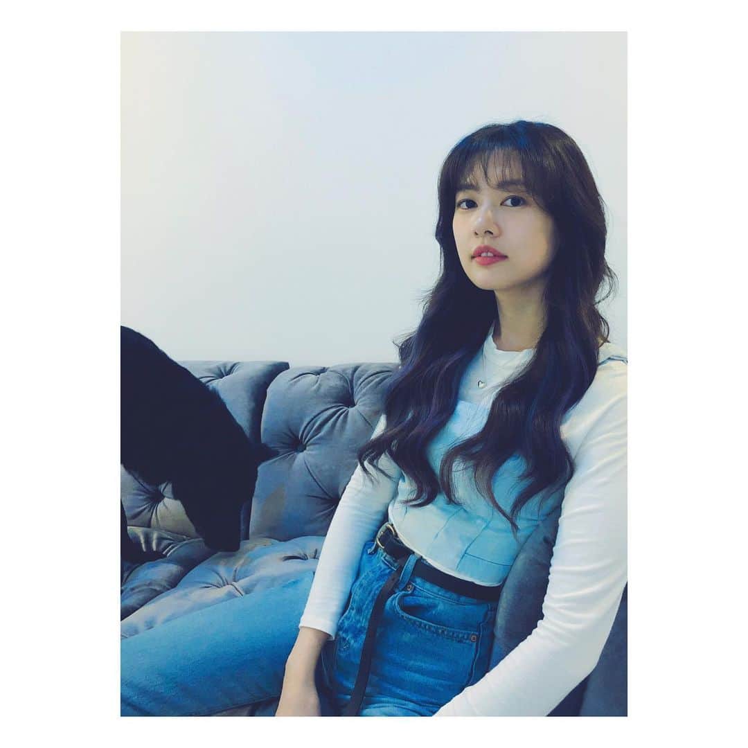 チョン・ソミンのインスタグラム：「✔️내일(토요일) 밤 10시  구독자 10만기념 #ssomday #실시간스트리밍 합니다:) Q&A와 구독자네이밍이 메인 이벤트가 될 것 같아요.  선정되신 몇분께는 선물 보내드릴 예정입니다! 많이 놀러와주세요:) 그럼 내일 만나요🥰」