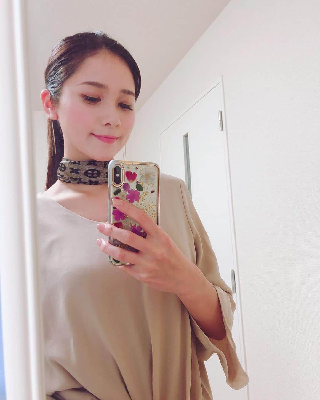 立花サキさんのインスタグラム写真 - (立花サキInstagram)「久しぶりに洋服を着ると何を合わせたらいいのか？ わからなくなってしまう今日この頃。笑 作務衣ばかり着ているから😅 でも洋服を着てヒールを履くと背筋がピンとします☺️ それも大事だな。うん☺️ #autumn #fashion #photo」11月8日 16時27分 - tachibanasakichaso