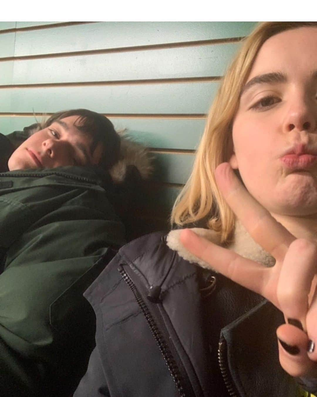 ミッチェル・ホープさんのインスタグラム写真 - (ミッチェル・ホープInstagram)「Extra serious pics for ya @kiernanshipka @netflix #letitsnow」11月8日 16時56分 - mitchellhope