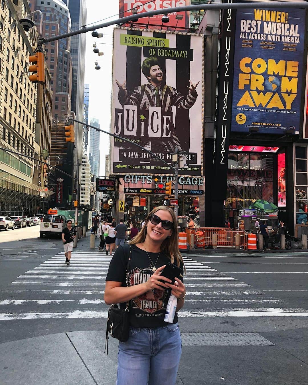 イザベル・オルソンのインスタグラム：「🗽」