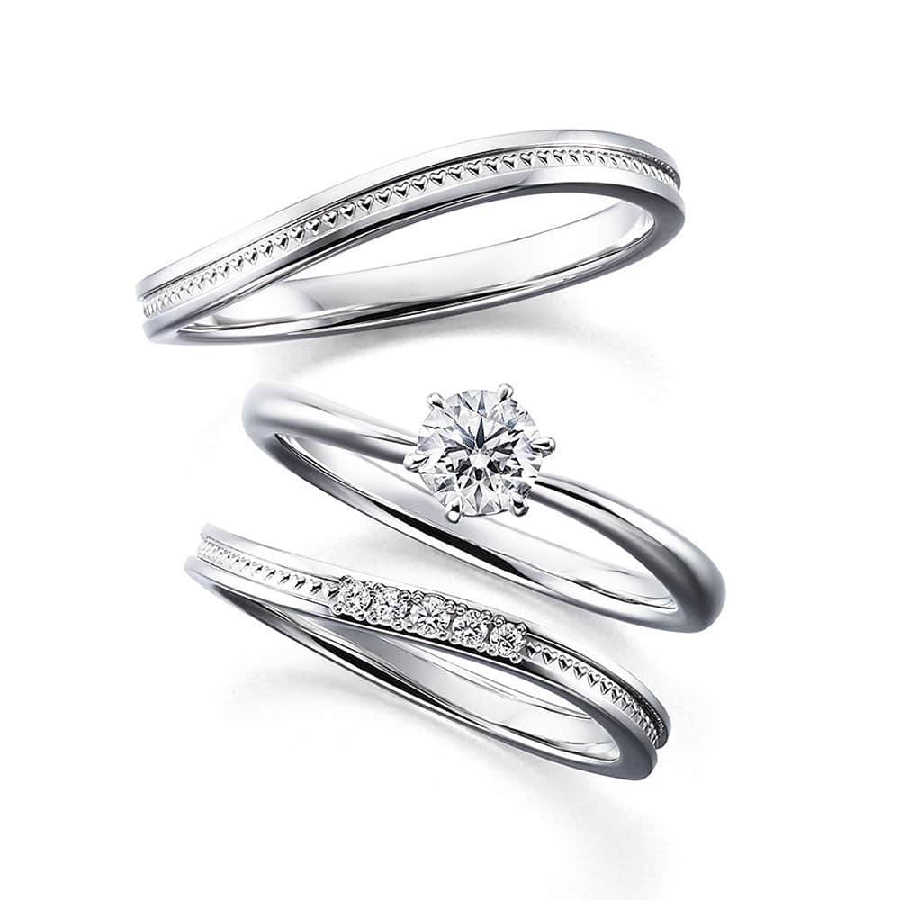 婚約・結婚指輪のI-PRIMO（アイプリモ）公式アカウントさんのインスタグラム写真 - (婚約・結婚指輪のI-PRIMO（アイプリモ）公式アカウントInstagram)「*﻿ 【永遠の愛に相応しい、ハートが寄り添うウェディングリング】﻿ センターダイヤモンドの石座にハートの透かしが彫り込まれたエンゲージリング『ポルックス』。途切れることなく刻まれたハートのミルグレインが愛らしいマリッジリング『ディオーネ WAVE』と重ねれば、やさしいウェーブラインが指先をそっと包み込み、ハートが溢れるロマンチックな組み合わせに。﻿ ﻿ 婚約指輪：ポルックス﻿ #アイプリモ_ポルックス 結婚指輪：ディオーネWAVE﻿ #アイプリモ_ディオーネWAVE *﻿ #iprimo #アイプリモ #婚約指輪 #結婚指輪 #ブライダルリング #エンゲージリング #マリッジリング #エタニティリング #プレ花嫁 #結婚準備 #婚約 #結婚 #令和婚 #2019冬婚 #2020春婚 #wedding #bridal #bridaljewelry #happywedding #rings #bridalring #marriagering #engagementring﻿ #diamond #日本中のプレ花嫁さんと繋がりたい﻿ #セットリング」11月8日 17時14分 - iprimo_official