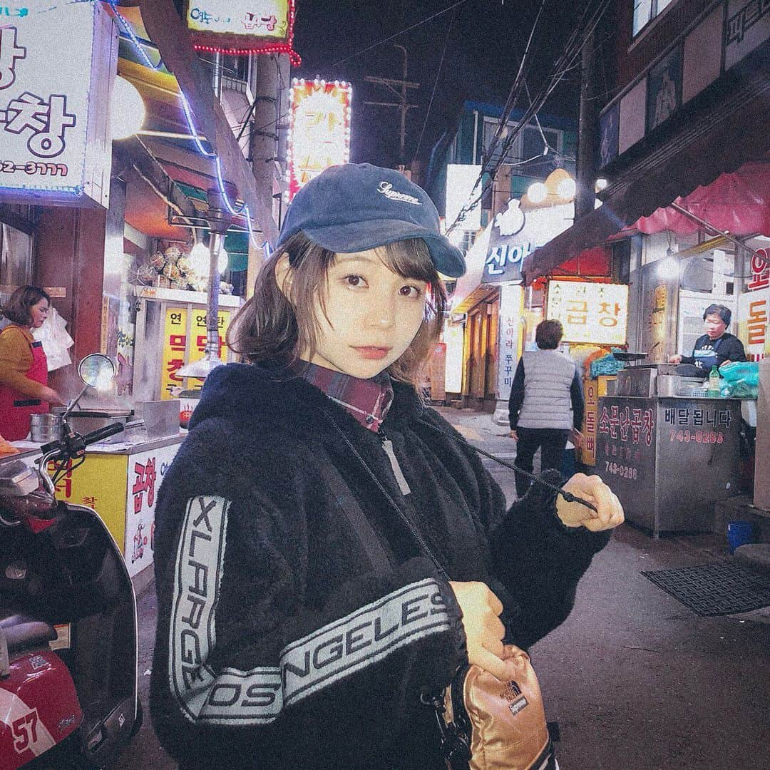 真奈さんのインスタグラム写真 - (真奈Instagram)「来週水曜日の21:00〜 @xlargejp さんのラジオに ゲスト出演させていただきます🦍 . #wrep 無料で聴けるので アプリDLしてね☺️ 番組中にxlargeさんからプレゼントも あるみたいなので お楽しみに〜〜🔥🔥🔥 . とっても大好きなブランドさんなので 嬉しいです🥺🥦 . #xlarge #xmarzy」11月8日 17時43分 - manatmnt0116