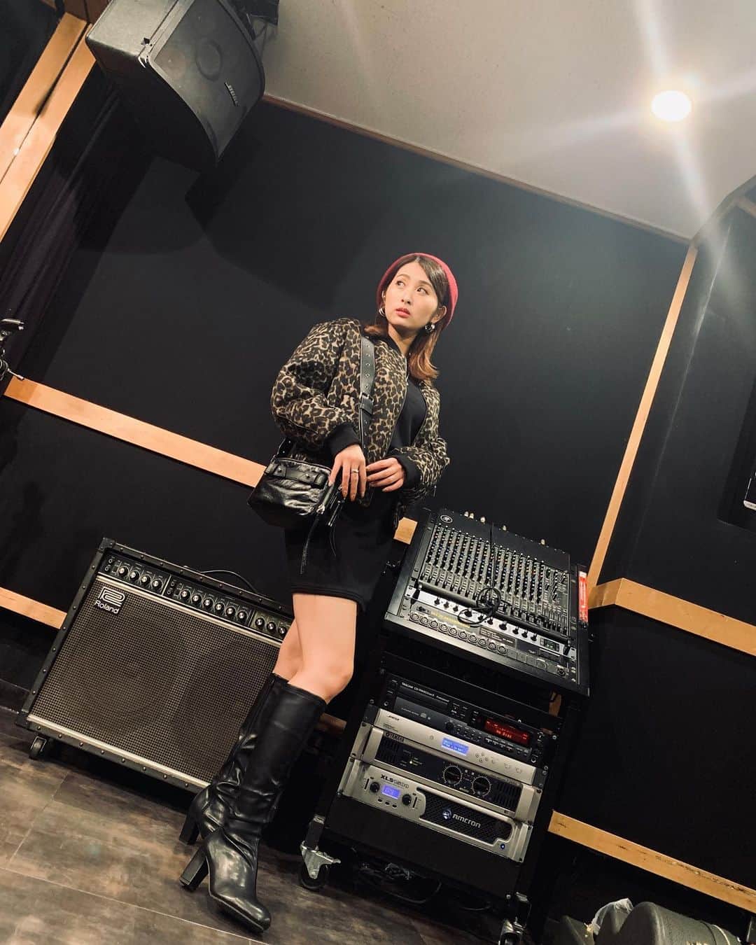 のインスタグラム：「Today's #misakicode . ２枚目はアウターなしver🌹 ブランドはタグ付けしてあります✨✨ . #code #fashion #コーデ #ファッション #cotorica #resexxy #allsaints #sly #ヒョウ柄 #leopard #ミニスカ」