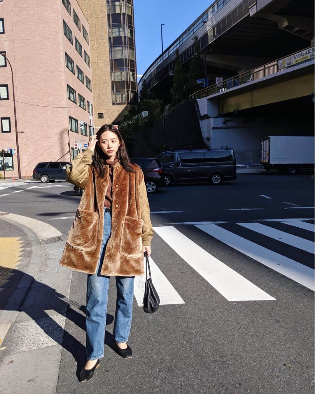 Shiho Sasakiのインスタグラム：「いよいよ明日は渋谷109店のリニューアルOPEN✨ 久しぶりの店頭、とてもドキドキするなぁ💭 沢山の方とお会いできるのを楽しみにしています🙏 このアウターも明日、渋谷先行で入荷するみたい💟 #MOUSSY#MOUSSYSNAP#MOUSSYJEANS」