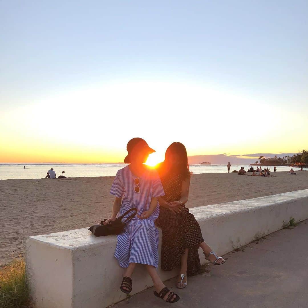 のインスタグラム：「-﻿ sunset﻿ ﻿ 綺麗すぎでした☀️﻿ ﻿ #Hawaii#ハワイ#sunset#izumi_trip﻿」