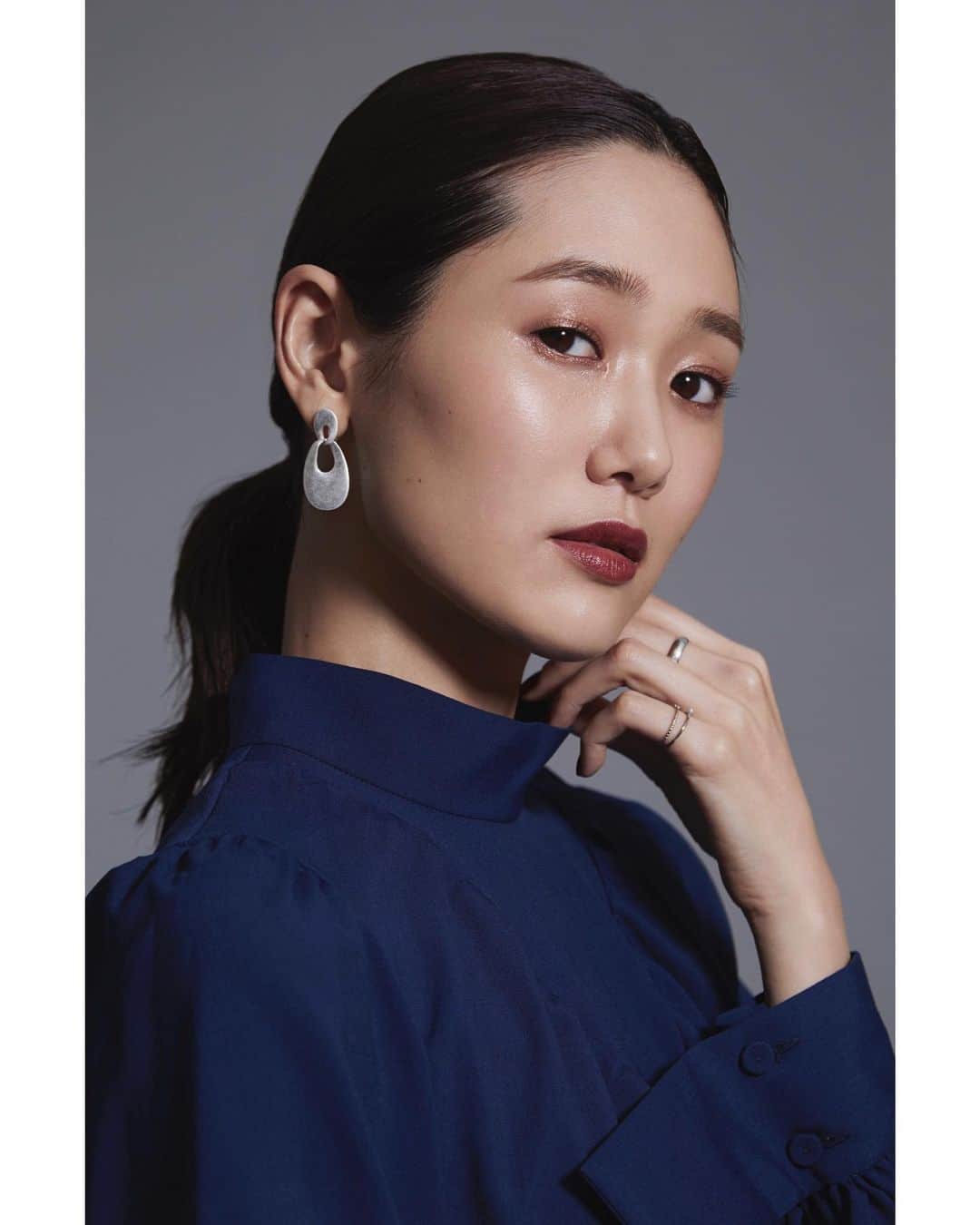 小林ようのインスタグラム：「. 📷 : Haruka Hirama 💄 : @kayoco.m 👗 : Kazuko Takiguchi 🙎‍♀️ : @yoco12 . #testshoot #shooting #portrait  #portfolio #model #japanese #tokyo #makeup #beauty #모델 #도쿄 #일본 #메이크업  #作品撮り #自然光  #小林よう」