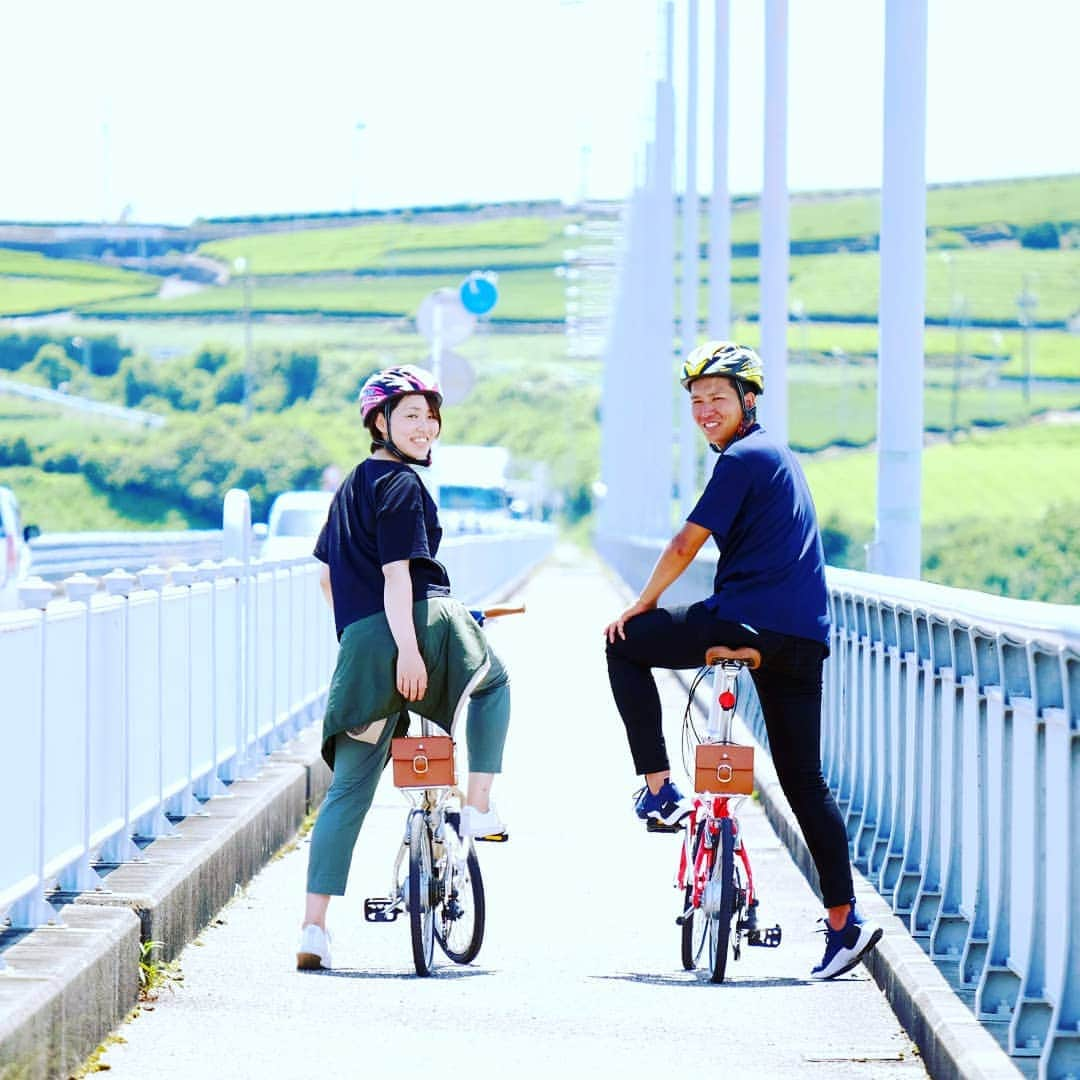 島田市さんのインスタグラム写真 - (島田市Instagram)「お惣菜!?お弁当!?おもしろケーキとは  サイクリング企画「茶輪子（ちゃりんこ）」で訪れた素敵なトコロを紹介します。 今回は、「ケーキ工房リモージュ」さんを紹介します。 リモージュでは、美味しいケーキはもちろんのこと、お惣菜!?お弁当!?みたいな面白いケーキをつくっているのです。今回は、いくら弁当（ケーキ）をいただきました。なんと、ティラミス。いくらはゼリー、玉子焼きはクレープです。 おもしろケーキは、他にもいろいろな種類があります。ぜひ、来店してみてはいかがでしょうか。 島田大橋を渡って、茶畑を見ながらのサイクリングも気持ちいいですよ。  #茶輪子 #サイクリングプロジェクト #ちゃりんこ #島田市緑茶化計画 #greentea #お茶 #緑茶 #リモージュ #おもしろケーキ #ケーキ工房」11月8日 18時11分 - shimadacity_shizuoka_official