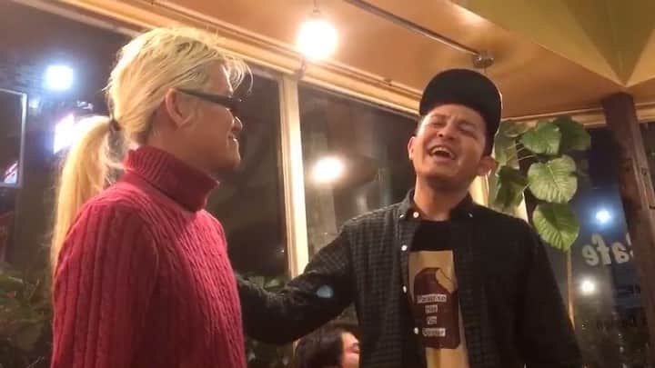 高見雄登のインスタグラム：「#吉本坂2期生オーディション この投稿の「いいね」の数が得票数になるそうです！ 歌うことがアイドルには大事だと思います。 ぼくのオリジナルの歌があったのでこれで勝負させていただきます！ 「ZAZYとの思い出」 歌 ヒガシ逢ウサカ高見 ギター トニーフランク」