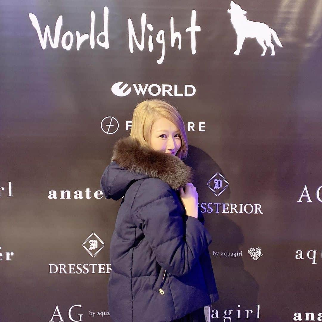 梅野舞さんのインスタグラム写真 - (梅野舞Instagram)「今夜は🥂 World Night  WORLD×FOR SURE  Opening Reception Party🍾  ファッション企業「WORLD」さんが、 FOR SURE（フォーシュア）へ出店に先駆け 4ブランドのお披露目を兼ねた レセプションパーティー✨✨ 会場では 実際に試着ができたり  リアルとデジタルをシームレスに行き来するお買い物体験を楽しむことができました🛍  ケータリングもブランドロゴ入りマカロンが可愛くて美味しかった😍❤️ DJでは バチェラー3に出演されていた 中川さんが 会場を盛り上げてくれたり♬  お友達にもたくさん会え お洋服に囲まれ楽しい時間に♬  #ワールドナイト#world#forsure#party#receptionparty #dj#かっこいい #バチェラー3 #fashion#instagram#instagramjapan #instafashion  @dressterior_official  @anatelier_official  @aquagirl_official  @agbyaquagirl」11月9日 0時17分 - mai.umeno