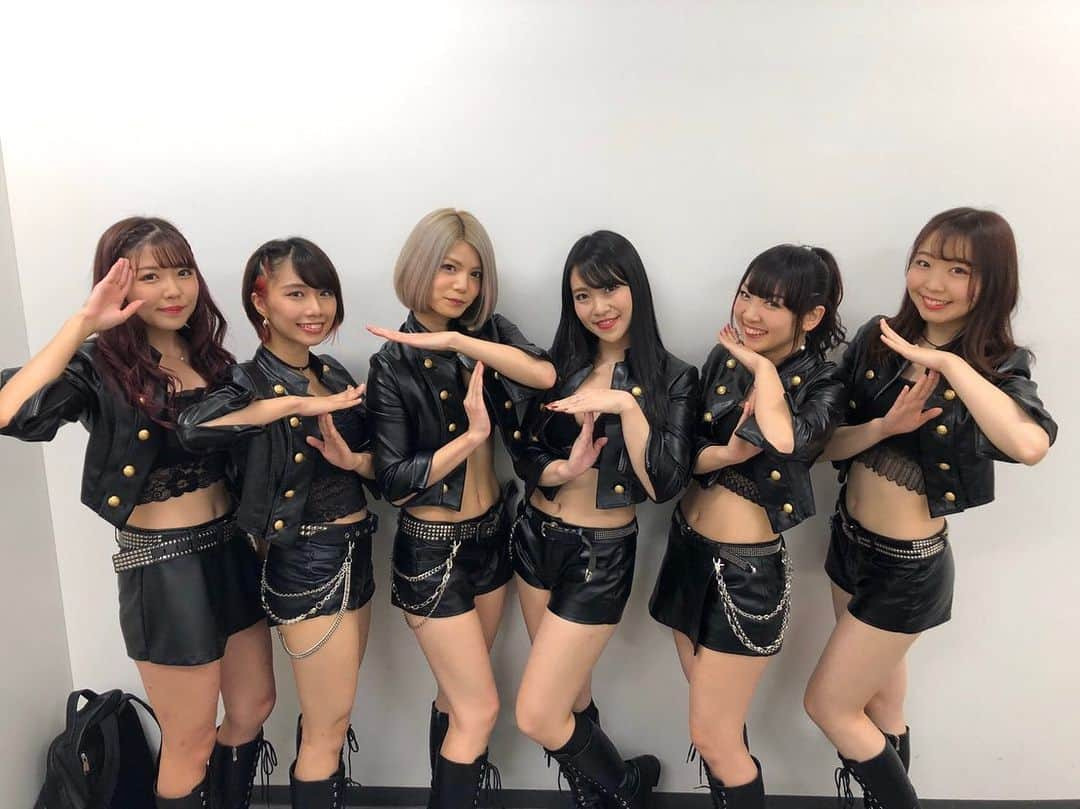 菜月アイルのインスタグラム：「・ ・ 昨日は #tunelive2019 に オープニングアクトで出演させていただきました！！ 沢山の人に見てもらえてすごく嬉しかったし、ライブもバッチリ見学させてもらって耳の心地良さたるや！！！ ・ お写真は #まるりとりゅうが さん、 #フジテレビアナウンサー の #杉原千尋 さんと🥺 ・ ・ #candygogo #tune #tunelive #zeppdivercity  #oa #フジテレビ #音楽情報番組」