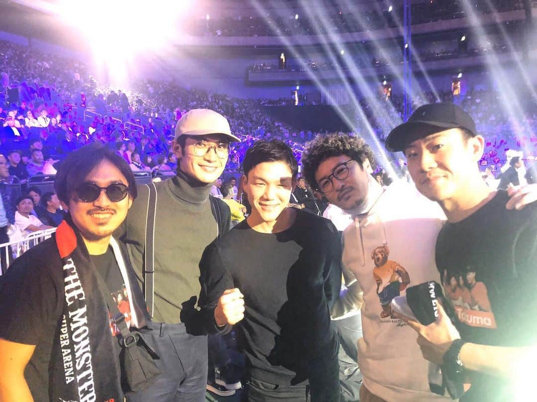 江幡塁のインスタグラム：「井上尚哉選手の応援に行かせて頂きました。激闘を制しての勝利おめでとうございます！！ 凄く刺激をもらいました。  親友との観戦で更に盛り上がりました🐎ありがとう！！！ そして、お誘い頂いたC &Kさん本当にありがとうございました。  I went to watch Naoya Inoue's fight at Saitama Super Arena yesterday. Congratulations on the victory. It was a thrilling match and I was inspired by his fight.  Thank you for inviting  me. @keen_ck @haruma_miura_info」