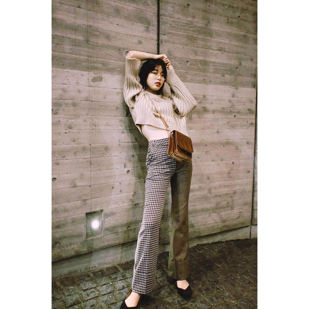 吉倉あおいさんのインスタグラム写真 - (吉倉あおいInstagram)「knit @public_tokyo pants @anderssonbell pumps @stradivarius bag @cafune.official #まゆげの脱少年スタイル 私には珍しいデザインのニット。 大人っぽくて女性らしくてお気に入り♡」11月8日 19時10分 - aoi_yoshikura