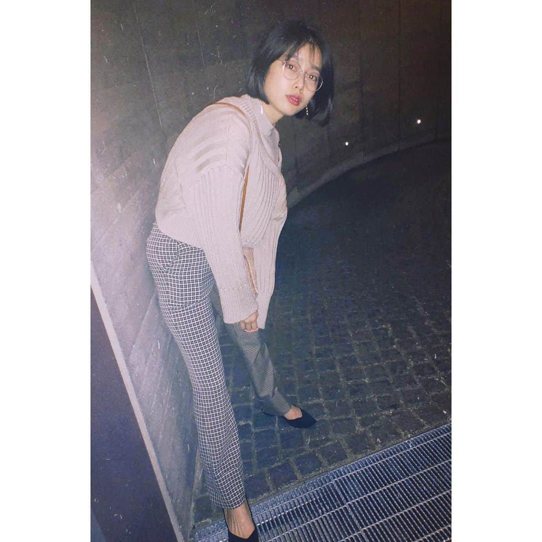 吉倉あおいさんのインスタグラム写真 - (吉倉あおいInstagram)「knit @public_tokyo pants @anderssonbell pumps @stradivarius bag @cafune.official #まゆげの脱少年スタイル 私には珍しいデザインのニット。 大人っぽくて女性らしくてお気に入り♡」11月8日 19時10分 - aoi_yoshikura