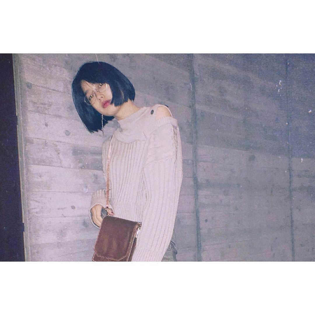 吉倉あおいさんのインスタグラム写真 - (吉倉あおいInstagram)「knit @public_tokyo pants @anderssonbell pumps @stradivarius bag @cafune.official #まゆげの脱少年スタイル 私には珍しいデザインのニット。 大人っぽくて女性らしくてお気に入り♡」11月8日 19時10分 - aoi_yoshikura