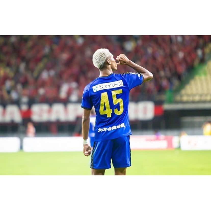 のインスタグラム：「24歳になりました！！！ リーグ戦も残り4試合、まずは次のガンバ戦をホームで勝てるように頑張ります！  そして、先日発表があったよう19日のキリンチャレンジカップの日本代表メンバーに選んでいただきました！  責任と覚悟をもって全力で頑張りますので応援よろしくお願いします！！！ #大分トリニータ #45 #11月8日 #24歳 #キリンチャレンジカップ #日本代表」