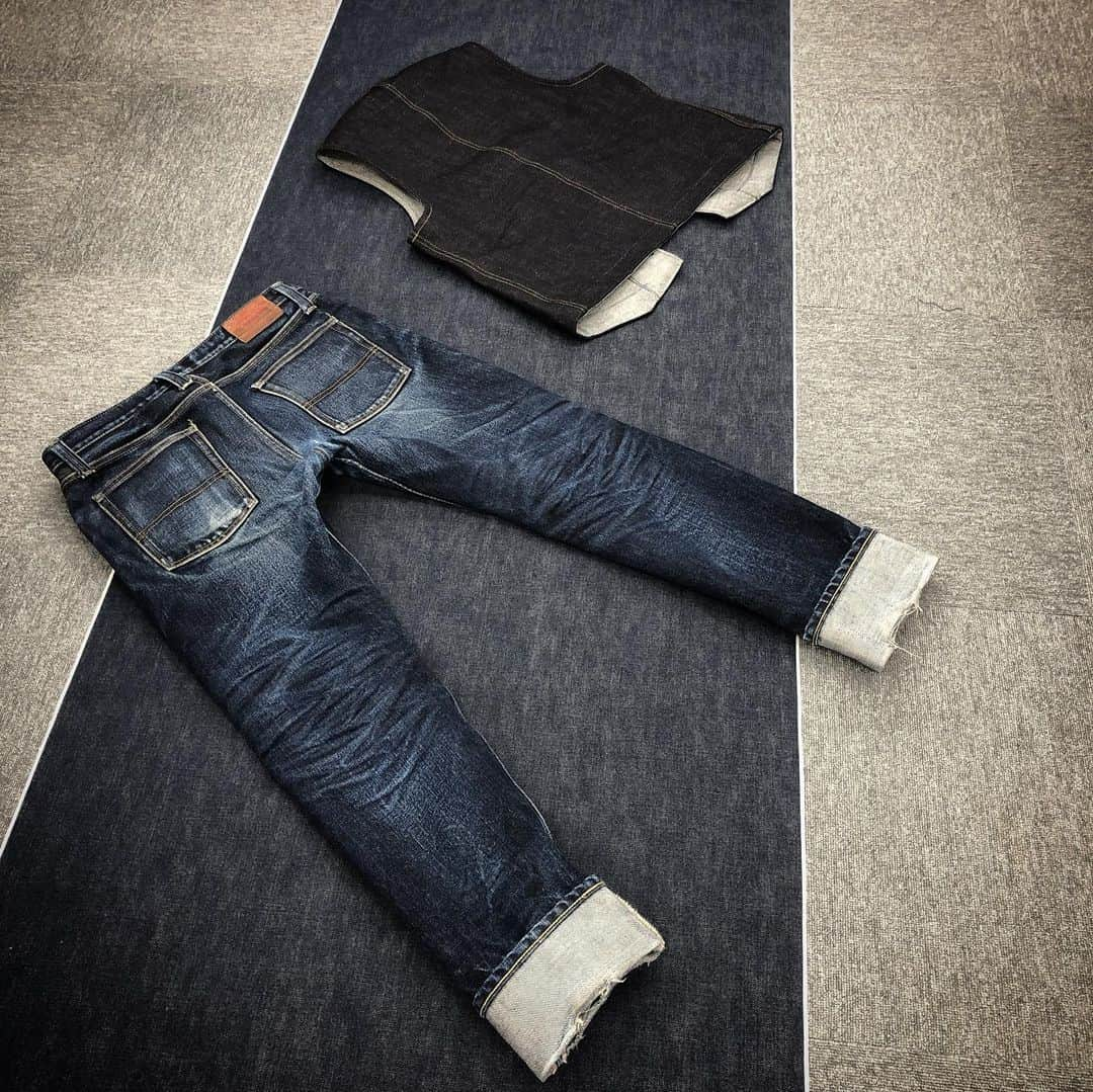 BIG JOHNさんのインスタグラム写真 - (BIG JOHNInstagram)「スタッフ👖onishi👖 23オンスジーンズ【M106G】 23オンスベスト【MT602】 穿き込みレポート👖 ジーンズ 9th湯洗い後27日👖 計411日着用👖 ベスト リジット4日着用👖 児島ジーンズストリート、ビッグジョン児島本店、大阪市南船場、ビッグジョン大阪店、祐天寺駅 西口2、ビッグジョン東京店、BIGJOHN ONLINE SHOPで好評発売中👖 @bigjohnshop @bigjohntokyo @bigjohnosaka #bigjohn #bigjohnjeans #jeans #denim #23oz #japan #okayama #kurashiki #kojima #kojima-jeans-street #jeans-street #coordinate #outfit #mystyle #denimcode #nanocolloid #nano #toughjeans #tough #selvedgejeans #selvedge #tax-freeshop #tax-free #denim-street #kurashiki-denim-street  #setouchi #ootd」11月8日 19時20分 - bigjohnjeans