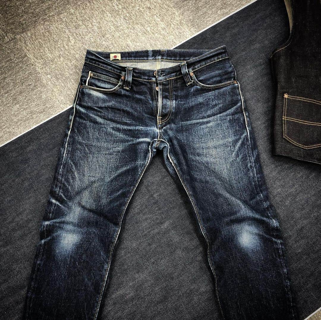 BIG JOHNさんのインスタグラム写真 - (BIG JOHNInstagram)「スタッフ👖onishi👖 23オンスジーンズ【M106G】 23オンスベスト【MT602】 穿き込みレポート👖 ジーンズ 9th湯洗い後27日👖 計411日着用👖 ベスト リジット4日着用👖 児島ジーンズストリート、ビッグジョン児島本店、大阪市南船場、ビッグジョン大阪店、祐天寺駅 西口2、ビッグジョン東京店、BIGJOHN ONLINE SHOPで好評発売中👖 @bigjohnshop @bigjohntokyo @bigjohnosaka #bigjohn #bigjohnjeans #jeans #denim #23oz #japan #okayama #kurashiki #kojima #kojima-jeans-street #jeans-street #coordinate #outfit #mystyle #denimcode #nanocolloid #nano #toughjeans #tough #selvedgejeans #selvedge #tax-freeshop #tax-free #denim-street #kurashiki-denim-street  #setouchi #ootd」11月8日 19時20分 - bigjohnjeans