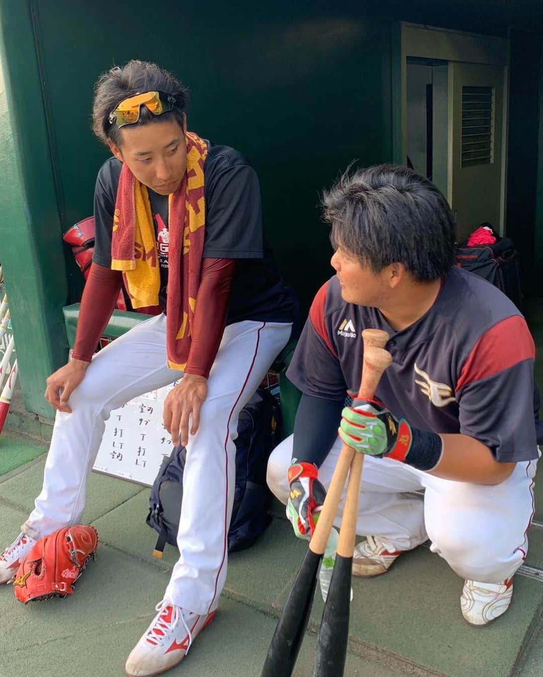 石原彪のインスタグラム：「第2クール終了👍 本当に野球漬け。  充実してます🥴 写真はViberから。 #岡山 #倉敷 #秋季キャンプ #同級生 #藤平尚真 #股割りティー #足が #フラフラ #第2クール終了」