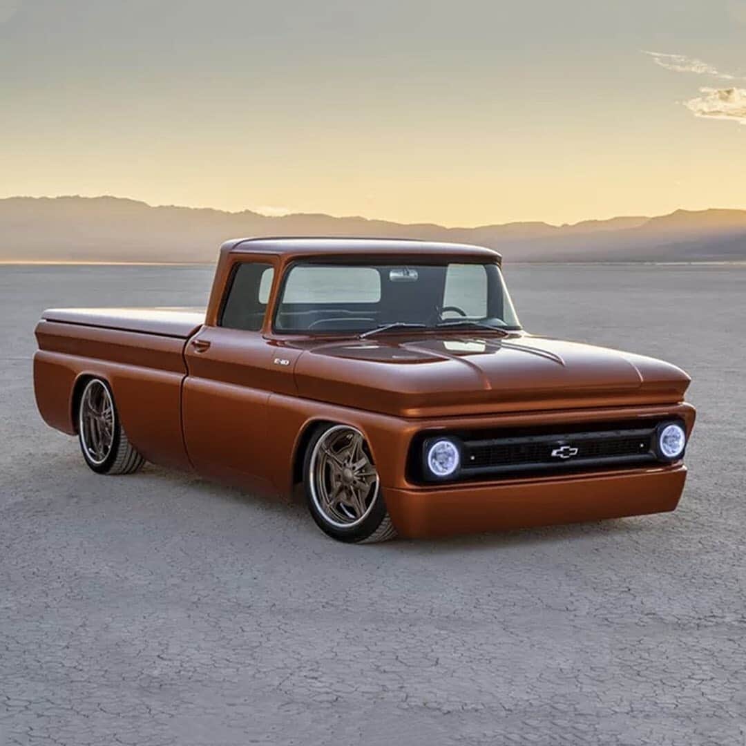 HYPEBEASTさんのインスタグラム写真 - (HYPEBEASTInstagram)「#hypeAF: @generalmotors has unveiled at the 2019 SEMA show a converted ’60s pickup truck. The new motor mixes retro styling with modern tech, resulting in an elegant, fully electric hot rod that paves the way for future EV conversion kits. Take a better look at the converted hot rod EV by clicking the link in bio.⁠⠀ Photo: General Motors」11月8日 20時11分 - hypebeast