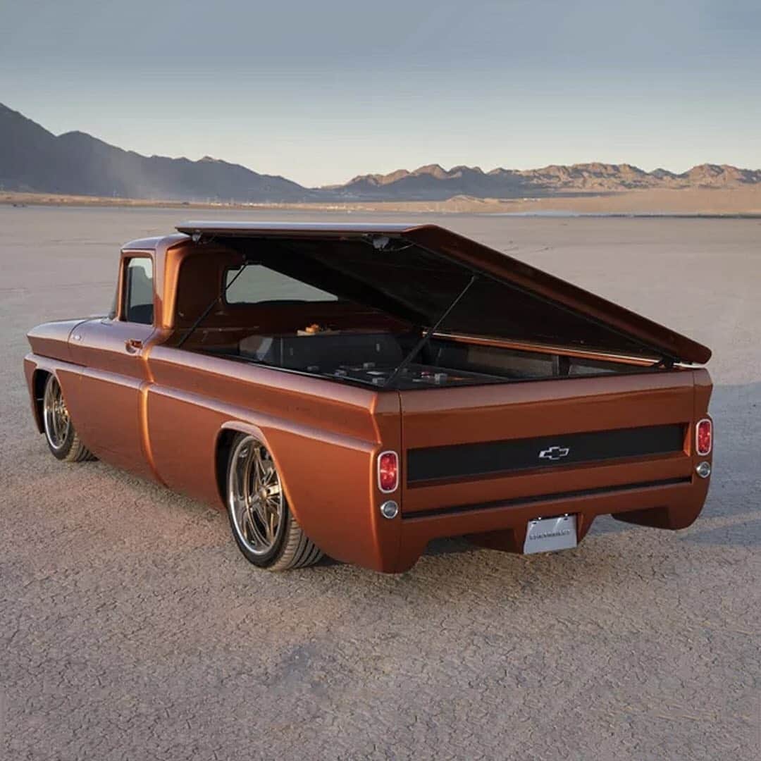 HYPEBEASTさんのインスタグラム写真 - (HYPEBEASTInstagram)「#hypeAF: @generalmotors has unveiled at the 2019 SEMA show a converted ’60s pickup truck. The new motor mixes retro styling with modern tech, resulting in an elegant, fully electric hot rod that paves the way for future EV conversion kits. Take a better look at the converted hot rod EV by clicking the link in bio.⁠⠀ Photo: General Motors」11月8日 20時11分 - hypebeast