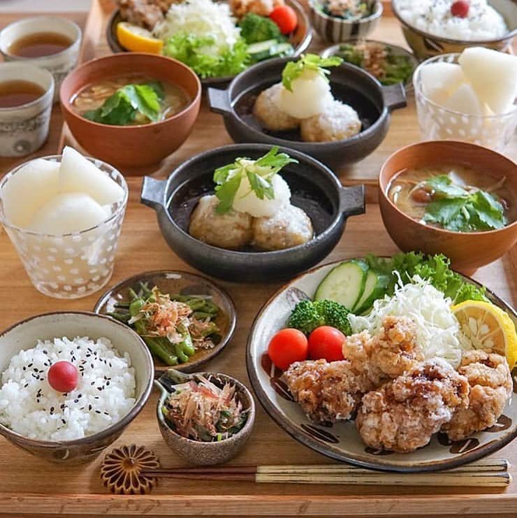Locariのインスタグラム：「【また食べたい、と100％思わせる♡彼が惚れ直す「激うま夜おかず」】 ぜひ記事をチェックしてみてください🍚💕 . photo　by  @hitomi_kawakami さん . . #おうちごはん#夜ごはん#献立#食卓#ご飯 #今日のお昼ご飯 #夜ご飯 #お昼ご飯 #カフェご飯 #晩ご飯 #美味しいご飯 #時短レシピ #時短料理 #病みつき注意 #今日の晩ごはん #1人暮らしの晩ごはん #レシピ #簡単レシピ #料理 #手料理」