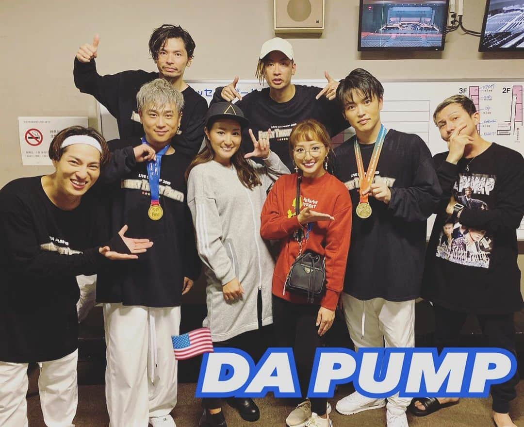 木村真野・紗野さんのインスタグラム写真 - (木村真野・紗野Instagram)「DA PUMPさんのLiveにお邪魔して来ました🥳🥳✨🇺🇸🎉🎵. 会場のファンの方々みんな踊っていてDA PUMPさんとの一体感凄かった✨‼️👏. 生で「USA」を聴けて思いっきり楽しませて頂きました🇺🇸🤣. . ご挨拶に伺い、夏の大会時の金メダル🥇をかけてくれました✨. Live後でお疲れの所、本当にありがとうございました〜⭐️⭐️⭐️. 温かく迎えてくれたDA PUMPさんみんなとっても素敵で気さくであったかい☺️. これからも応援しています🎵. . @dapump.kenzo  @kimi_da_pump  @daichix_dp  @issa_hentona  @dp_tomo0561 @u_yeah1983  @yori_dp  @mayakimura5  @mayasaya_kimura  #dapump #ライブ　#funkytrickyparty #神奈川県民ホール　#usa #シンクロ　#木村真野紗野　#ありがとうございました」11月8日 20時07分 - mayasaya_kimura