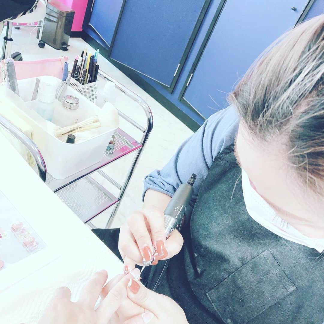 安村幸子さんのインスタグラム写真 - (安村幸子Instagram)「@menail1201 💅  毎回の事ですが。。。 どタイプなネイルに仕上げてもらいました🤩✨✨ 🧡orangeのマットコート激かわ🍊  担当は⏩ゆいちゃん❤️ #menail staff皆本当にスピーディーかつ丁寧🥰 ゆいちゃんが仕上げるネイルは、もちの良さが抜群です👏👏👏 #nail #nailart #mamanail #menail #心斎橋」11月8日 20時08分 - sachiko.y.523