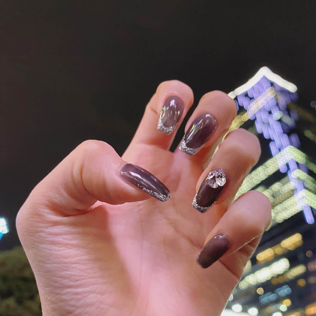 歩乃華（ほのらん）のインスタグラム：「NEWNAIL🖤透け感のあるブラックとシルバーラメ可愛すぎる！！お気に入りです！♡ありがとうございました♡」