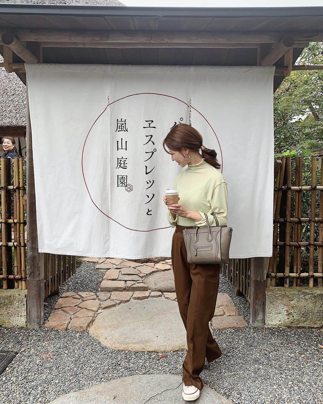 工藤はるかさんのインスタグラム写真 - (工藤はるかInstagram)「ㅤㅤㅤㅤㅤㅤㅤㅤㅤㅤㅤㅤㅤ 京都の嵐山にある パンとエスプレッソと ㅤㅤㅤㅤㅤㅤㅤㅤㅤㅤㅤㅤㅤ 外がお庭みたいになってて 和な雰囲気がすてきだった🍵 混んでて時間なくてテイクアウトにしちゃったけど またゆっくりいきたい( ˊᵕˋ ) ㅤㅤㅤㅤㅤㅤㅤㅤㅤㅤㅤㅤㅤ お洋服は上下とも河原町のKastaneで購入しました❤︎ 偶然チョコミントみたいな色味になった🌿🍫笑 ブラウンのスラックスずっと探してたけど これはシルエットがきれいでお気に入りっ (ウエストと丈はこれからお直しする🤫) ㅤㅤㅤㅤㅤㅤㅤㅤㅤㅤㅤㅤㅤ 京都でたくさん声かけてもらえて 嬉しかったな〜〜🥺🧡 ㅤㅤㅤㅤㅤㅤㅤㅤㅤㅤㅤㅤㅤ #harぐるめ #そうだ京都行こう #har_trip」11月8日 20時22分 - har_326