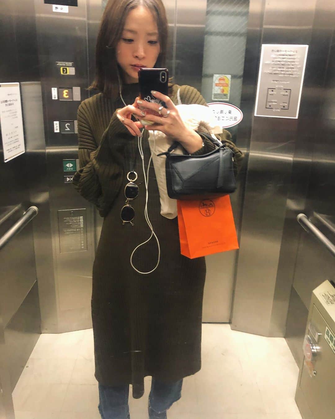 野尻美穂のインスタグラム：「とにかく右側の負担が多かった今日。 色々して幸せ金曜日。 #ワンピはHYKEです」