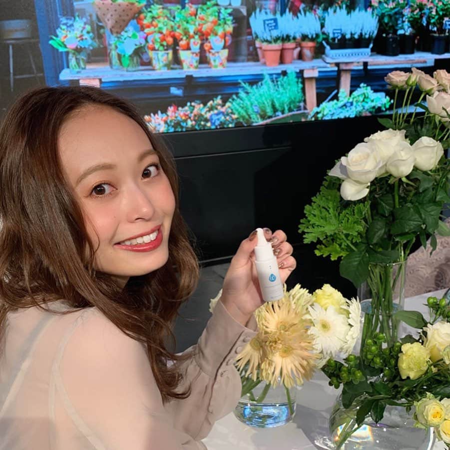 のインスタグラム：「♡♡ . . BB LABORATOIESさんの 新商品発表イベントにご招待頂きました🌷✨ . . 新商品の"ホワイトニングオイルエッセンス" 美白のオイル美容液☺️!! . ✔油溶性ビタミンC誘導体 ✔シュガースクワラン ✔天然ビタミンE . が配合でサラッとしたテクスチャーで 嫌なベタつき感がない印象😌⭐️ . . 発売以来ロングセラー商品になっている、 "水溶性プラセンタエキス原液"と ダブル使いしてお肌のケアしたいなぁ💕 . . 肌の調子が整うといいなぁ🤭✨ . . ありーとティータイムしながら 沢山お喋りしてました😆💋 . . #美白オイル美容液 #ホワイトニングオイルエッセンス #美白 #オイル #オイル美容液 #美容 #美肌 #肌ケア #プラセンタ #美白美容 #オイル美容 #bblwoe」