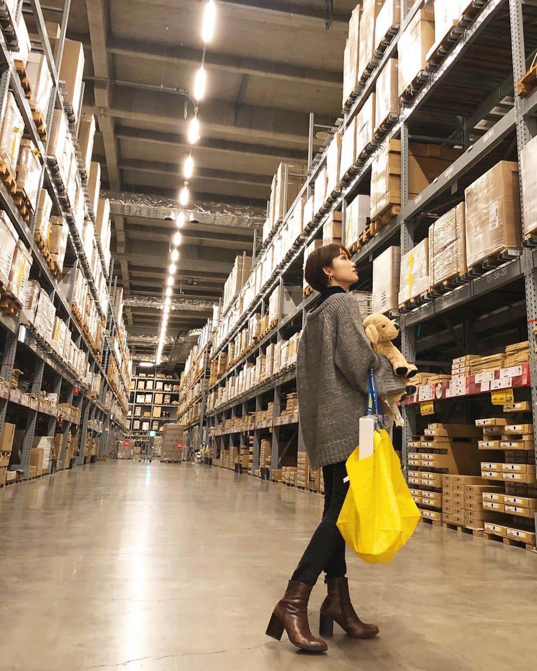 のインスタグラム：「. 念願のIKEA🛒💛 . 色々欲しすぎたー！ 楽しい楽しすぎて気づいたら今日はIKEAしか行けなかった😆笑 . モコちゃんみたいなぬいぐるみをモコちゃんにプレゼント🎁 . 札幌にも出来て欲しいなぁ〜。 . #ikea#イケア#東京旅行#ootd#かえでの私服#lumier#randa#spickandspan」