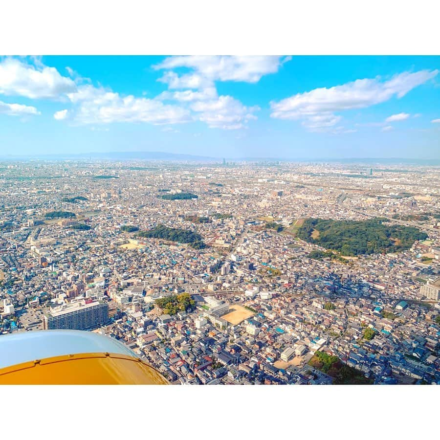 岩原大起さんのインスタグラム写真 - (岩原大起Instagram)「きょうのten. ヘリコプターで上空から 関西の紅葉状況をリポートしてきました🚁🍁 . 見頃はまだ少し先のところが多いようです😌 . リポート撮影終わり、カメラを向けられたら 全力でピースを決めてしまいました。✌️ 他にもポーズあったような…笑 . #紅葉 #もみじ #関西 #行楽  #ytv #アナウンサー #岩原大起  #ヘリコプター #鞍馬山 #嵐山  #琵琶湖バレイ #高野山 #🚁　#🍁」11月8日 20時47分 - ytv_iwahara