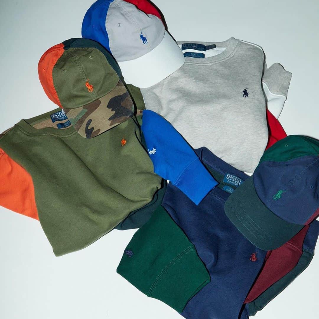 のインスタグラム：「… POLO RALPH LAUREN for BEAMS 11.16(Sat) Release ・ 前回人気を博した＜ポロ ラルフ ローレン＞との別注第2弾を11月16日(土)より発売します。 ブランドの人気アイテムであるクルーネックスエットとチノキャップの2型を展開。両アイテムとも全てのパネルのカラーが異なるクレイジーパターンの配色を採用し、それぞれのパネルにブランドを代表するポロプレイヤーロゴの刺繍を施した特別仕様です。どの角度から見てもポロプレイヤーロゴの刺繍が感じられ、遊び心溢れるスペシャルアイテム群です！ ・ @poloralphlauren @beams_official #beams #ビームス #poloralphlauren #ポロラルフローレン #crazypatterns」
