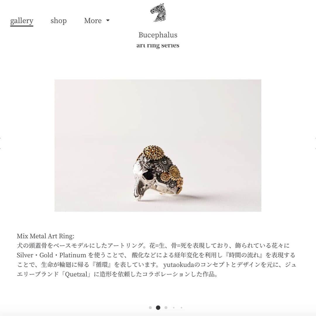 のインスタグラム：「10年来の友人である画家のyutaokudaくん(@okudayuta)とのブランド『Bucephalus』(ブーケパロス)のウェブサイトが完成しました。  https://bucephalus.jimdosite.com/  アートを身につけるというコンセプトのブランド『Bucephalus』  アレクサンドロス3世が愛馬とした1頭の名馬からブランド名をとっています。 いつも傍で支えるパートナーとして、ここで生み出されるアートもそうあってほしいという願いを込めてつけられています。  商品の通販は年が明けてからを予定しています。１２月にはリリース前に会場にお越しいただいた方に、少しだけお買い得に買える即売会も予定しておりますので、ぜひお越しください。  #Art #Design #Fashion #Urushi #Artring #Bucephalus #yutaokuda #Junyakoga  #quetzal_jewelry」