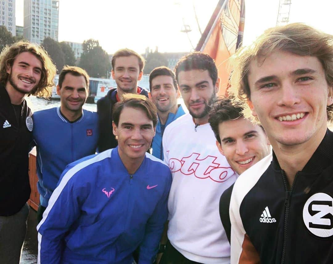 ドミニク・ティエムさんのインスタグラム写真 - (ドミニク・ティエムInstagram)「Boat trip in London with some company 🚤💫🎾 #london #nittoatpfinals #top8」11月8日 21時11分 - domithiem