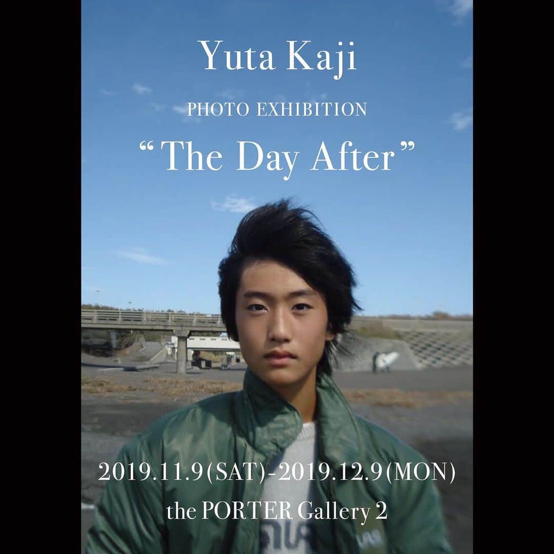 吉田カバン 表参道さんのインスタグラム写真 - (吉田カバン 表参道Instagram)「「Yuta Kaji PHOTO EXHIBITION “The Day After”」を開催します。 PORTER OMOTESANDOにて、スタイリスト梶雄太氏による写真展を開催します。 本写真展では、梶雄太氏がフォトグラファーとして活動を始めた2007年より撮影されてきた、雑誌等の媒体を通して世に送り出された貴重な写真の数々を展示いたします。  写真展：Yuta Kaji PHOTO EXHIBITION “The Day After” 会期：2019年11月9日（土）～12月9日（月） 場所：PORTER OMOTESANDO the PORTER Gallery 2  是非この機会にお立ち寄りください。  梶雄太 / スタイリスト 1998年よりスタイリストとして活動をスタートし、ファッション誌、テレビの他、広告や映画、映像のディレクションなど幅広く活動。俳優、女優をはじめ、性別・世代を越えたオリジナリティ溢れるスタイリングは、ファッション界、音楽界からも絶大なる支持を受けている。  梶雄太はこちら https://www.instagram.com/yutakaji_/ STUDYはこちら https://studymag.theshop.jp/ PORTER OMOTESANDOはこちら https://www.yoshidakaban.com/shopinfo/omotesando/  We are opening Yuta Kaji PHOTO EXHIBITION “The Day After”. We are having a photo exhibition at PORTER OMOTESANDO with a stylist, Yuta Kaji. There are artworks Yuta has been taking for magazines and other publications since he started working as a photographer in 2007.  Exhibition：Yuta Kaji PHOTO EXHIBITION “The Day After” Date：Nov 9th (Sat), 2019 – Dec 9th (Mon), 2019 Place：PORTER OMOTESANDO the PORTER Gallery 2  Please visit us to check them out.  Yuta Kaji / Stylist Yuta Kaji started his career as a stylist in 1998. He has been working for fashion magazines, TV shows and advertisements. He is also known as a movie director for advertisements and cinemas. His work for actors and actresses and all genders and generation are very popular in fashion and music industries.  Yuta Kaji https://www.instagram.com/yutakaji_/ STUDY https://studymag.theshop.jp/ PORTER OMOTESANDO https://www.yoshidakaban.com/shopinfo/omotesando/  #yoshidakaban #porter #吉田カバン #ポーター #luggagelabel #porteryoshida #porterflagshipstore #theportergallery #theportergallery2 #madeinjapan #japan #omotesando #instabag #instagood #instalike #梶雄太 #yutakaji #studymagazine #stylist #exhibition #photo #photoexhibition #テラスハウス #terrasehouse」11月8日 21時09分 - porter_flagship_store