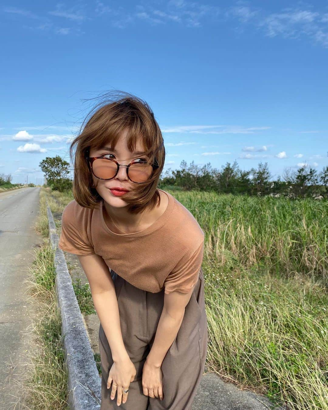 村田倫子さんのインスタグラム写真 - (村田倫子Instagram)「✈︎ 帰ってきました。 宮古島の旅はこれにて終了☺️ たくさん自然にふれて、楽しかったなあ…。日本でこんなに綺麗な海がみれるなんて素敵です。  秋の中盤でも、宮古島は夏日和ですごく過ごしやすかったです。この時期の方がまったり楽しめてむしろ好きかも…！ 優しい島の人たち、穏やかな自然、美味しい食べ物に癒された三日間。 宮古島、すごくすごく好きになりました。 また来たいな。  高まりすぎてしまい、連投たくさんすまんよ…🙏 .  #旅部  #ジェットスター #ジェットスターで宮古のしま #ジェットスターで下地島 #島旅」11月8日 21時20分 - rinco1023