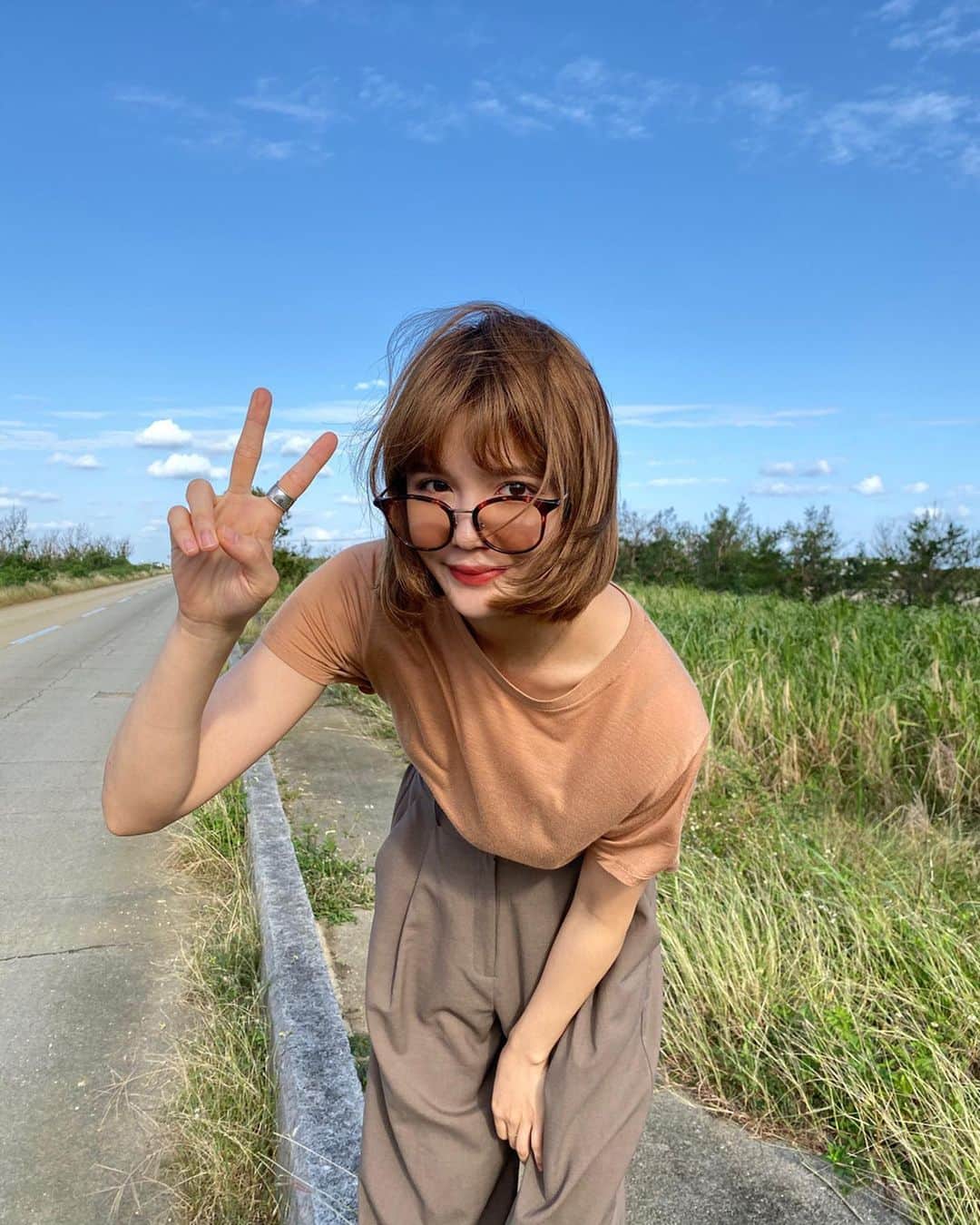 村田倫子さんのインスタグラム写真 - (村田倫子Instagram)「✈︎ 帰ってきました。 宮古島の旅はこれにて終了☺️ たくさん自然にふれて、楽しかったなあ…。日本でこんなに綺麗な海がみれるなんて素敵です。  秋の中盤でも、宮古島は夏日和ですごく過ごしやすかったです。この時期の方がまったり楽しめてむしろ好きかも…！ 優しい島の人たち、穏やかな自然、美味しい食べ物に癒された三日間。 宮古島、すごくすごく好きになりました。 また来たいな。  高まりすぎてしまい、連投たくさんすまんよ…🙏 .  #旅部  #ジェットスター #ジェットスターで宮古のしま #ジェットスターで下地島 #島旅」11月8日 21時20分 - rinco1023