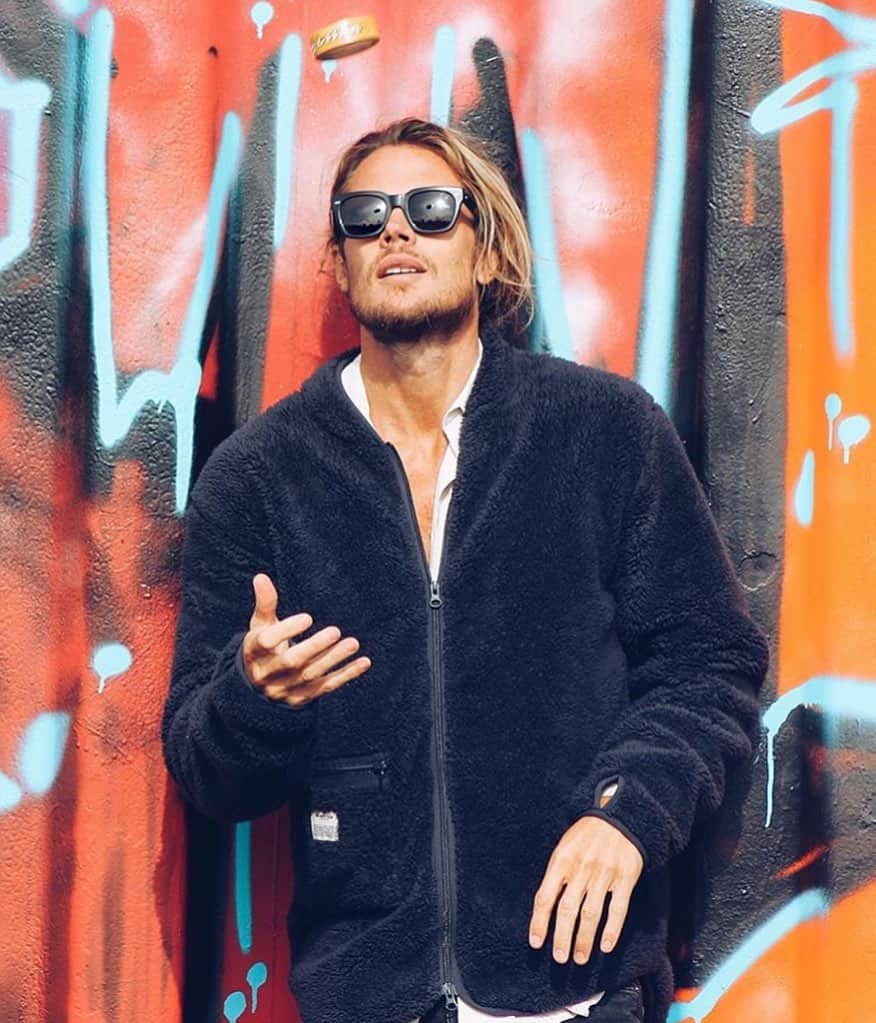 レステロッズのインスタグラム：「Daniel in our original fleece jacket #Originalneverdies #resteröds」