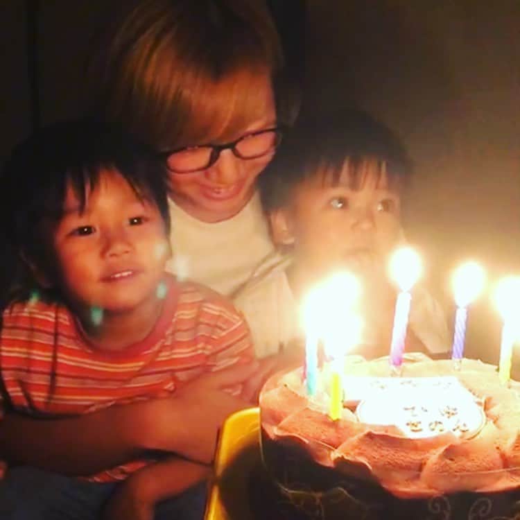 藤沢虹々可のインスタグラム：「Today is our Birthday 💝 奇跡的に3人同じ誕生日😂」