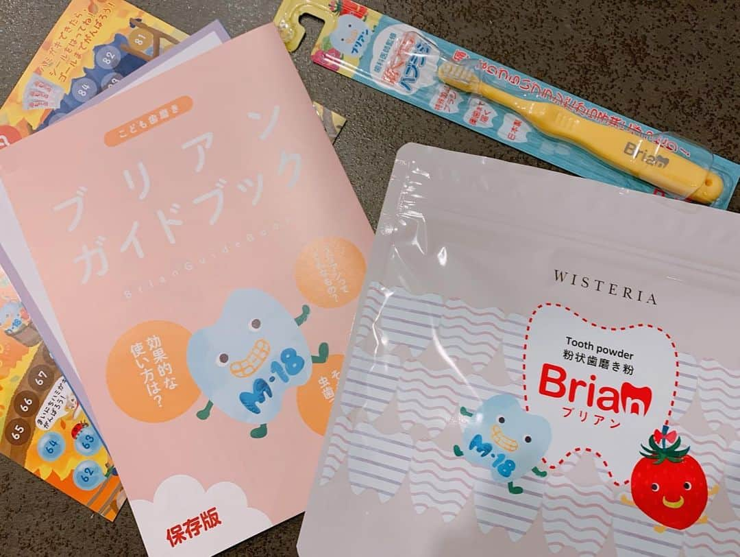 疋田星奈さんのインスタグラム写真 - (疋田星奈Instagram)「早いものでもうすぐ5ヶ月の娘👶🏻♡ 離乳食も始まるので初めての歯磨き粉を✨ . 健康な歯のためにブリス菌が摂取できる子供向け歯磨き粉で 赤ちゃんからもOK！ 今はガーゼや綿棒で使っていて嫌がらずなめてくれるので続けれそう～♡ 歯磨き嫌いなお子様にぜひ😁👍 . ちなみにこの間の4ヶ月健診で 2726g→6395g 、48cm→62.5cm になってました😁 順調に健康っていうだけでありがたい😌 . #ブリアン #ブリス菌 #歯磨き大好き #乳児 #4ヶ月ベビー」11月8日 21時22分 - seina.91