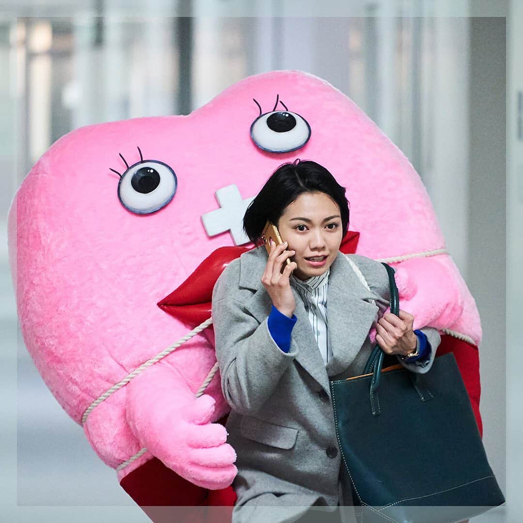 のインスタグラム：「【本日のご褒美】“やっかいなアイツは月に1回、やってくる！” 今日公開の映画『生理ちゃん』に注目💓二階堂ふみをはじめ、仕事に恋に頑張る女性を描いた本作。原作の漫画『ツキイチ！生理ちゃん』に力づけられてきたガールも多いのでは？ リアルな生理ちゃんがシュール＆ファニーなのに、最後にはホロリ。あまり描かれてこなかった話題だからこそ、ポップな視点で切り込む姿勢に拍手👏🏻11月8日（金）よりヒューマントラストシネマ渋谷他にて全国順次公開です！✨✨ 配給：吉本興業 (C)吉本興業 (C)小山健／KADOKAWA #本日のご褒美 #金曜日はカルチャーの日 #culturefriday #todayslittlehappiness #VOGUEGIRLエディターのお気に入り #生理ちゃん #ツキイチ生理ちゃん #オモコロ #新作映画 #二階堂ふみ」