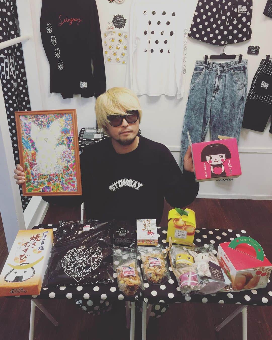 のインスタグラム：「【STINGRAY仙台6日目終了！】 ありがとうございました！明日も11-19時まで1095間（トクコマ)(仙台市青葉区本町2-5-20 青蓑ビル1階)にてお待ちしてます！僕は9mmライブ撮影の為17時まで居ます！ライブ前に是非！1万位円以上できっこうちゃんステッカープレゼント！差し入れありがとうございました！  #STINGRAY #仙台 #きっこうちゃん #9mmparabellumbullet」