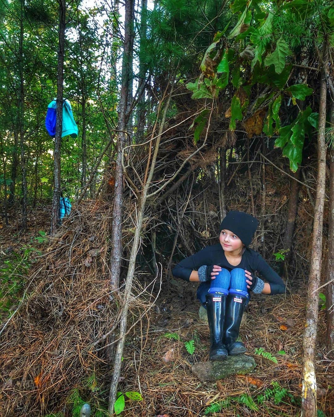Angie Keiserのインスタグラム：「Me: So how far do think you’ll make it? Her: My tribe is going to want to keep me ‘til the merge. I’ll be good at making shelter and fire and finding food. And really good with the physical challenges. At the merge though, they’re going to try to stab me in the back because I’m a threat. But it’s ok, because I’ll have a few idols in my pocket. #SurvivorFan #backyardsurvivortraining」