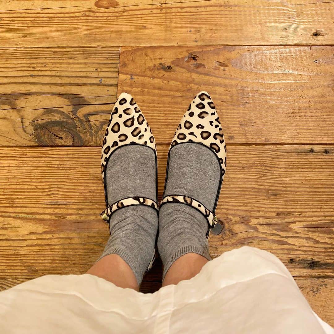 亀恭子のインスタグラム：「本日、 仕事終わりに迎えに行きました。 . . . 可愛い子❤︎ . . #shoes #love #manoloblahnik #maryjane #❤︎ #メリージェーン」
