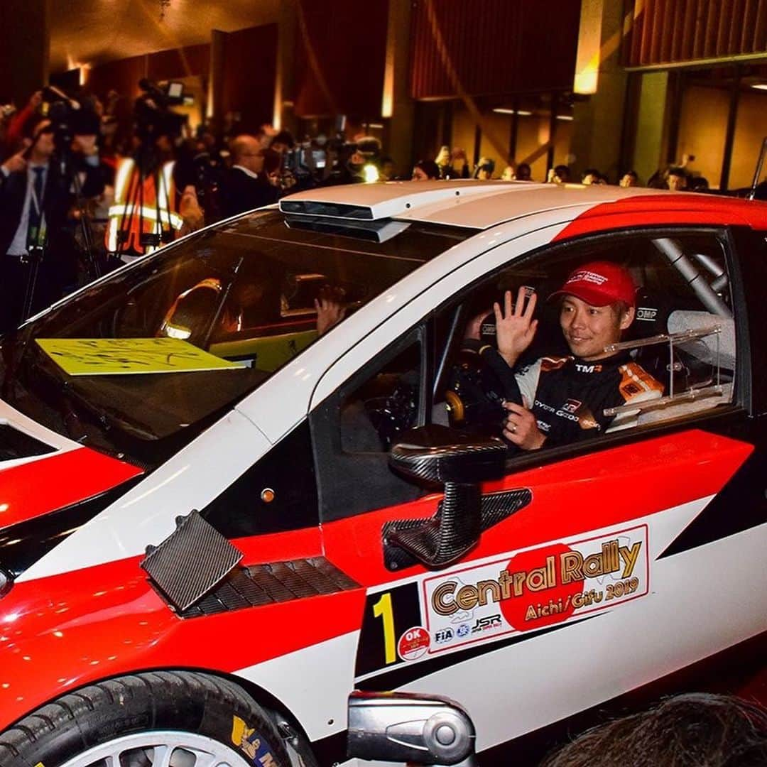 勝田貴元さんのインスタグラム写真 - (勝田貴元Instagram)「‪Opening ceremony of Central Rally Aichi Gifu.‬ ‪I’m looking forward to drive YarisWRC with Japanese rally fans this weekend.‬ ‪今日はセントラルラリー愛知 岐阜の開会式とセレモニアルスタート！‬ ‪明日から本格的にラリーステージを走ります！💪🏻🇯🇵‬ モリコロパークのステージを走るのは日曜日ですが、皆さん是非モリコロパークの会場へ！  #rally #rallyjapan #takamotokatsuta #1」11月8日 21時44分 - takamotokatsuta